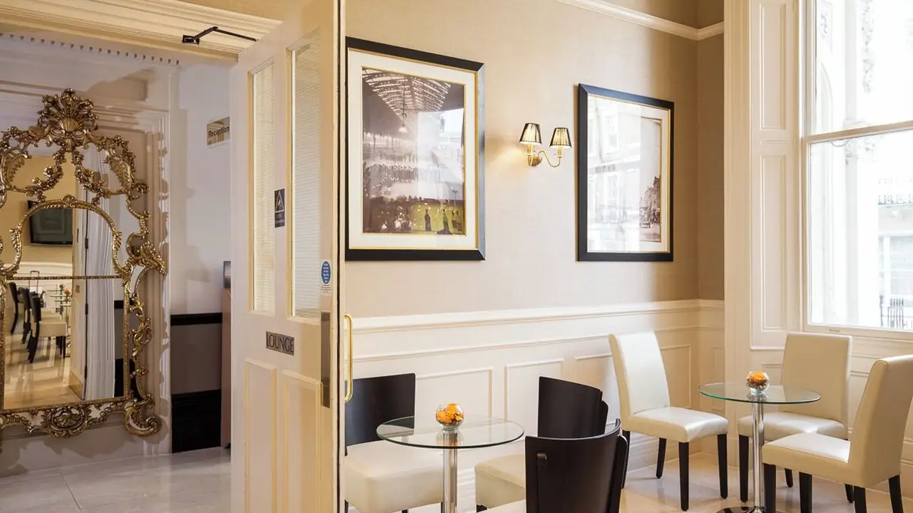 Park Grand Paddington court